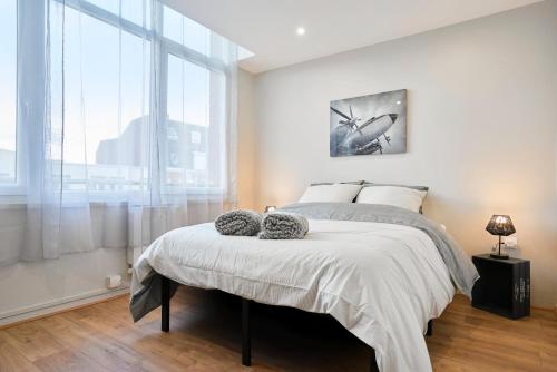 מיטה או מיטות בחדר ב-LocationsTourcoing - Le Galilé