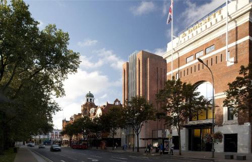 a view of a city street with buildings at Dao by Dorsett West London in London