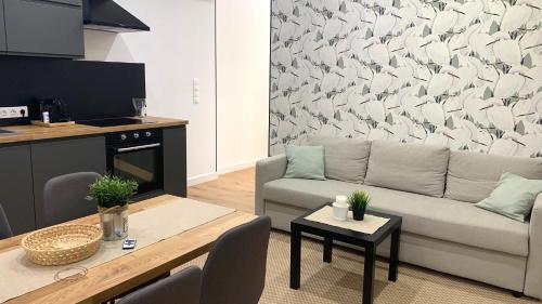 Kuchyňa alebo kuchynka v ubytovaní SípSix Apartment - modern 2 bedroom newly renovated flat with AC in Budapest city centre