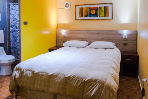 Ένα ή περισσότερα κρεβάτια σε δωμάτιο στο Di Giorgio Hostal