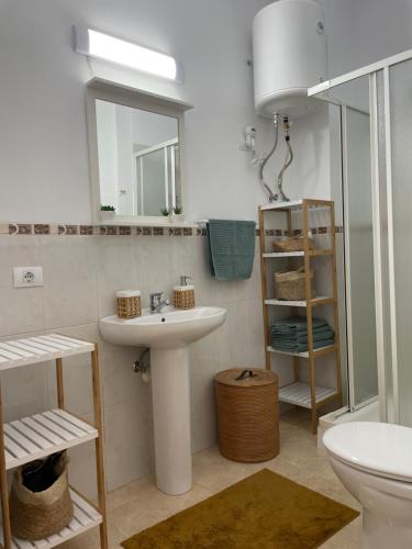 A bathroom at Sunny Apartment in the Heart of Santa Cruz