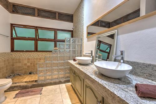 Phòng tắm tại Beachfront Villa, Abundant Wildlife, Best Location