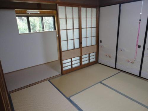 an empty room with a door and a window at Ise Myojo no Yado - Vacation STAY 12557 