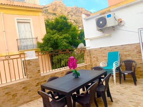 a patio with a table and chairs on a balcony at Apartment en Rambla in Alicante