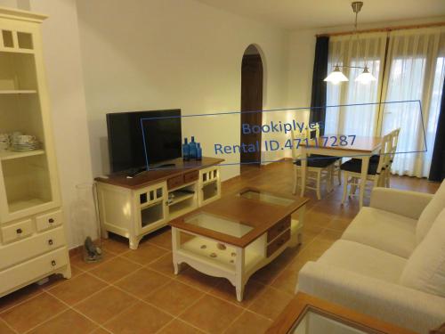 a living room with a tv and a table and a couch at Kasbah del Puerto Rey Precioso Bajó in Playas de Vera