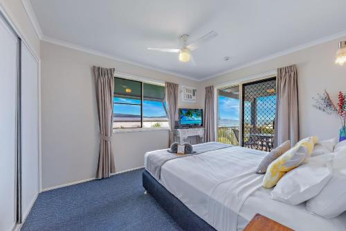 Gallery image of Airlie Sunset Waterview Apartment in Airlie Beach