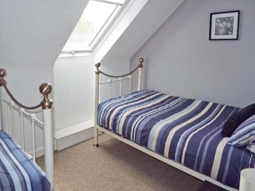 a bedroom with a bed and a window at Alveton in Alton