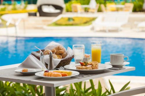 Frukostalternativ för gäster på Hotel Dann Carlton Barranquilla y Centro de Convenciones