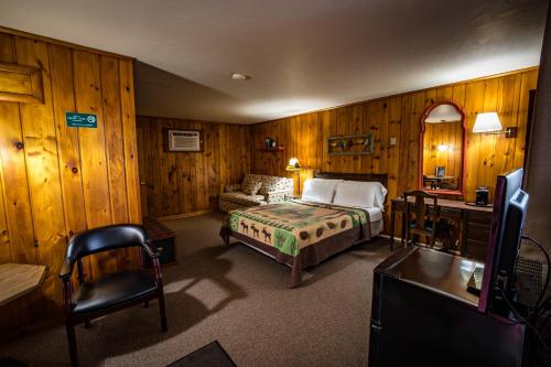 TV a/nebo společenská místnost v ubytování Riverside Motel