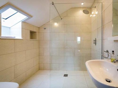 Et badeværelse på Dale House Farm Cottage