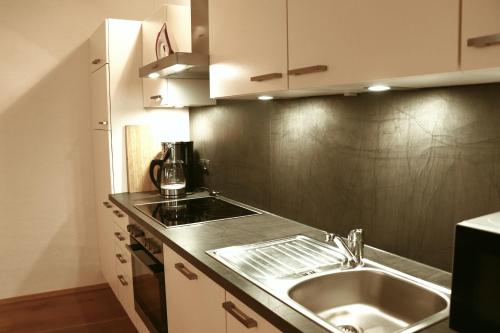 Kuchyň nebo kuchyňský kout v ubytování Stilvolle Wohnung auf 50 m² mit Parkplatz und WiFi