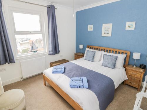 Postel nebo postele na pokoji v ubytování Coastwatch Cottage