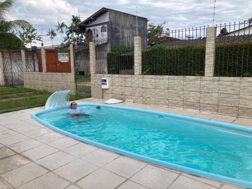 Piscina de la sau aproape de Casa de praia no Ariramba, Mosqueiro, Belém/PA.