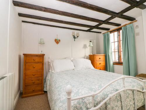 Postel nebo postele na pokoji v ubytování Swanfield Cottage