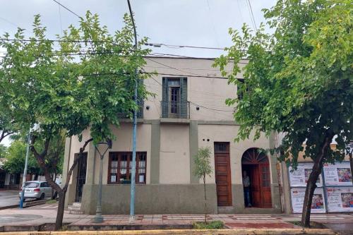 a white building with a balcony on a street at Departamento en Godoy Cruz in Godoy Cruz