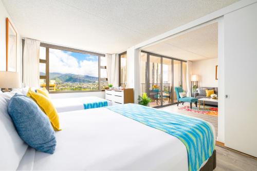Mountain View Getaway, Free Parking and Beach Steps Away_2