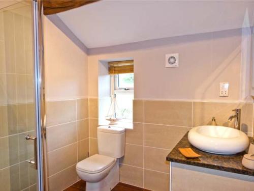 a bathroom with a toilet and a sink at Rose Cottage in Grassington