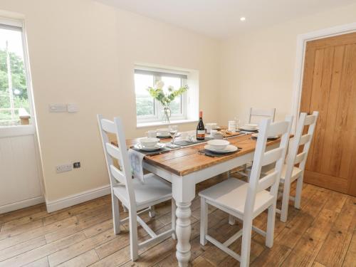 Φωτογραφία από το άλμπουμ του Rhianwen, Plas Moelfre Hall Barns σε Llangadwaladr