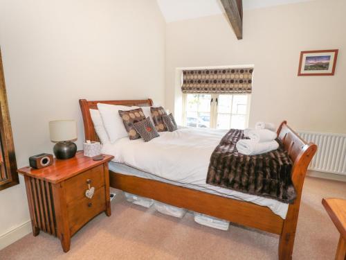 Llit o llits en una habitació de Watermill Cottage