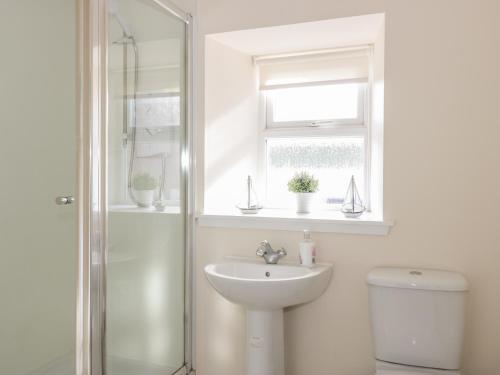 A bathroom at Bonjedward Mill Farm Cottage