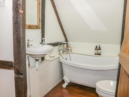 a bathroom with a sink and a tub and a toilet at Little Pound House in Mamble