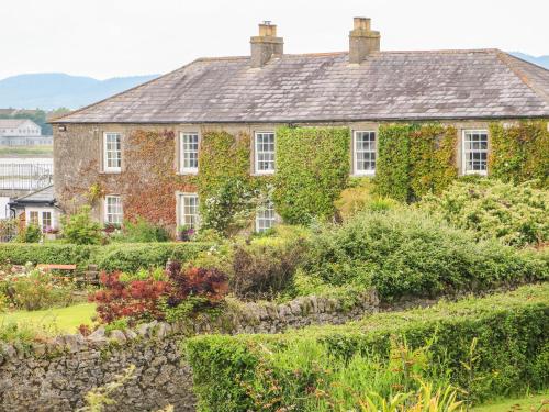 an old house with a garden in front of it at Cairbre House in Dungarvan