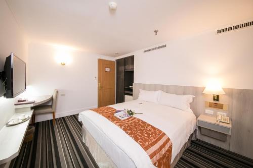 Postel nebo postele na pokoji v ubytování Dynasty Hotel