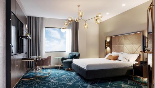 una camera d'albergo con letto e sedia di Swiss-Belboutique Napier a Napier