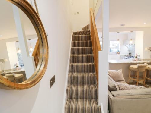 8 Crown Lane – Photos 3