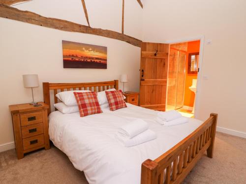 Una cama o camas en una habitación de The Stables