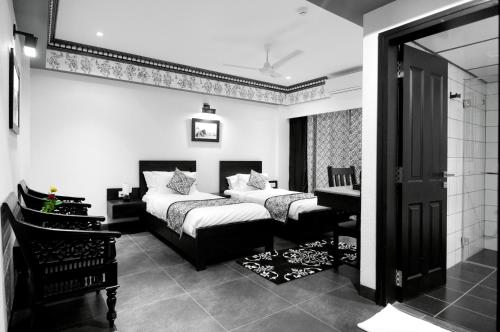 Postel nebo postele na pokoji v ubytování Liwa - The Transit Hotel, Bengaluru