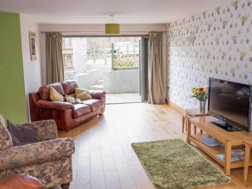 a living room with two couches and a television at Oak Apple in Newton Abbot