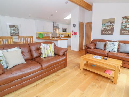 8 Lake View – Photos 4