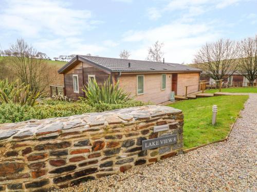 8 Lake View – Photos 3