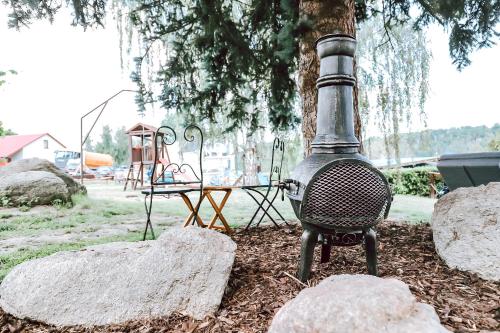 a street light sitting next to two large rocks at Chaty a Apartmány Hracholusky Kemp Kosatka in Pňovany