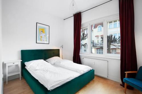 A bed or beds in a room at VIU Fiszera - apartament z werandą
