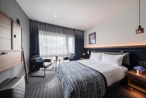 a hotel room with a bed and a desk at THE LIVELY TOKYO AZABUJUBAN in Tokyo