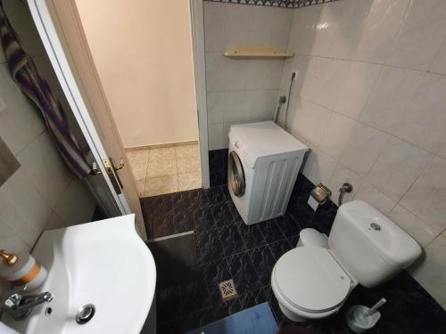 Bathroom sa Nice apartment in Alexandroupoli near downtown