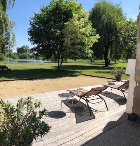 Taman di luar LE MOULIN DE LONGCHAMP - Maison d'Hôtes