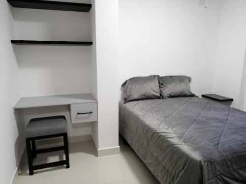 En eller flere senge i et værelse på UMBRELLA SUITE