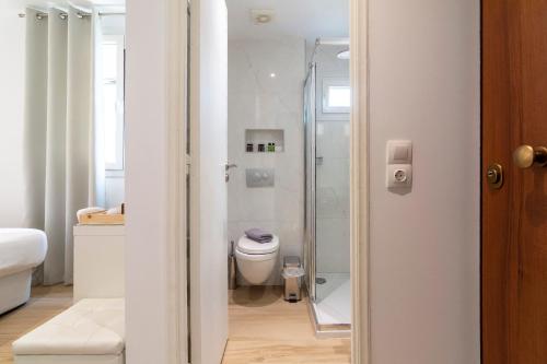 Koupelna v ubytování Dema Luxury Suites - Perikleous E1