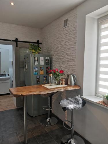 Dapur atau dapur kecil di Urocze studio w sercu Cieplic