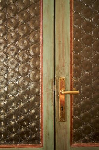 an old wooden door with a handle on it at Alla Scala 1746 in Siena