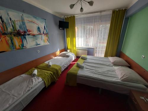 Un pat sau paturi într-o cameră la Rezydencja Izabella