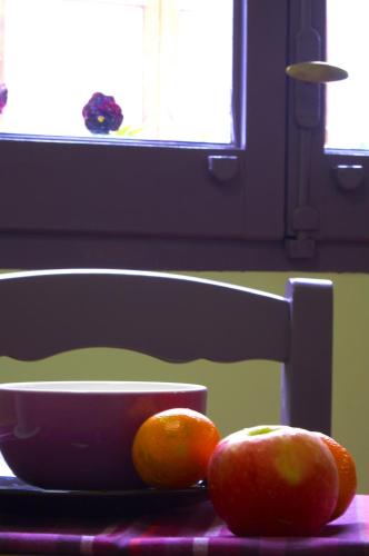 two oranges and a bowl of fruit on a table at Ca naleix verdu in Verdú
