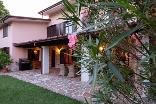 a view of a house from the garden at Doppelhaus Villa Casa Alpe Adria in Gradisca dʼIsonzo