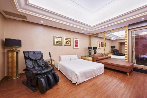 Gallery image of Holiday Motel in Tainan
