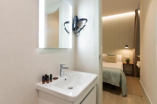 Postel nebo postele na pokoji v ubytování Prado Rooms 46 - Darya Living