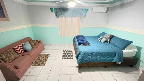 a living room with a bed and a couch at Brenda alicia in Puerto Peñasco