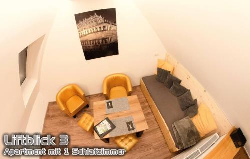 an overhead view of a room with a table and chairs at Ferienwohnungen "Liftblick 2 oder 3" im Kurort Altenberg in Kurort Altenberg